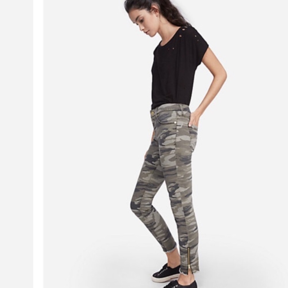 Size 00R camo jeans from Express